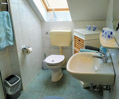 2. Bad mit Dusche Obergeschoss (OG)
