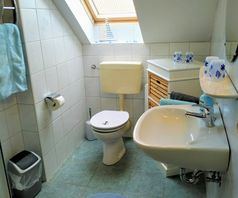 2. Bad mit Dusche Obergeschoss (OG)